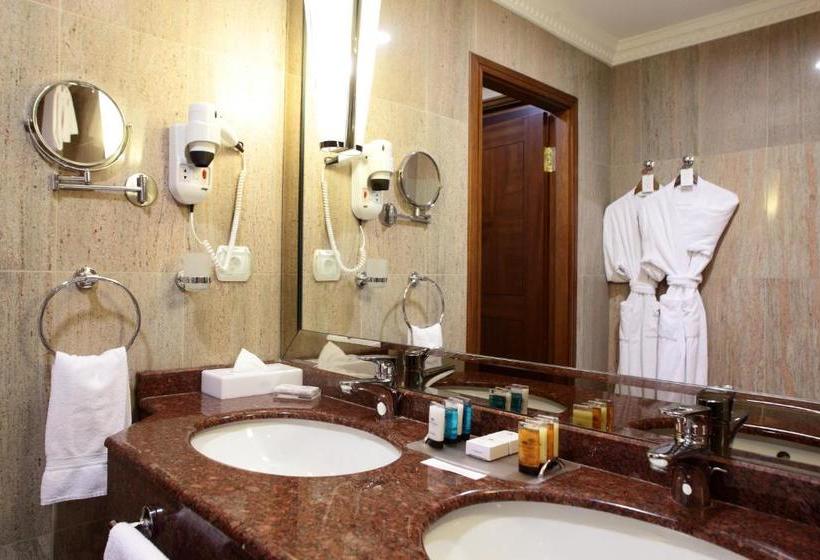 Отель Crowne Plaza Minsk
