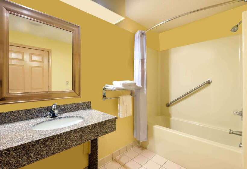 هتل Days Inn By Wyndham Coliseum Montgomery Al