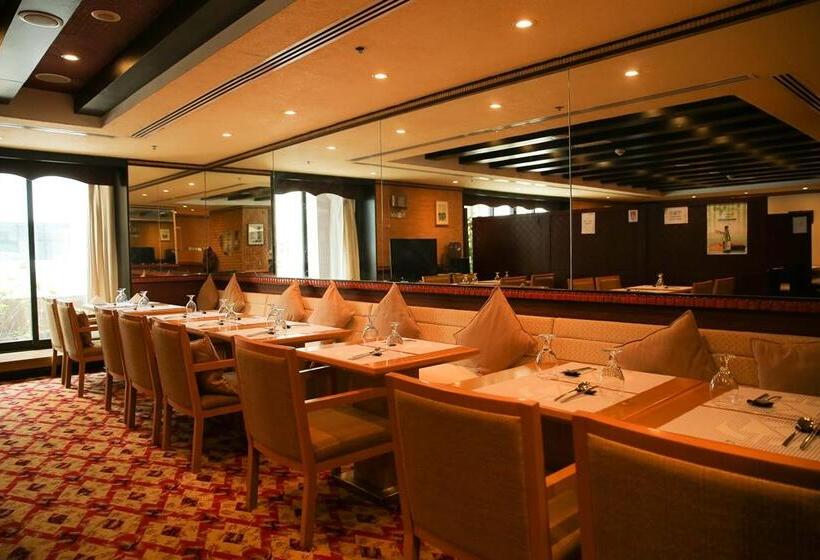 Golden Tulip Hotel Al  Barsha