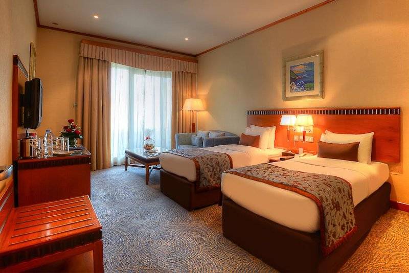 هتل Golden Tulip Al Barsha