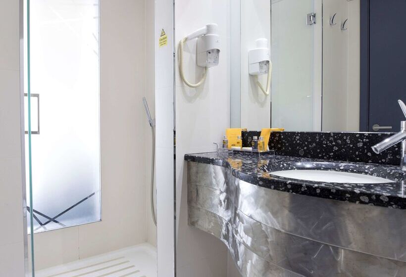 هتل Golden Tulip Zira Belgrade