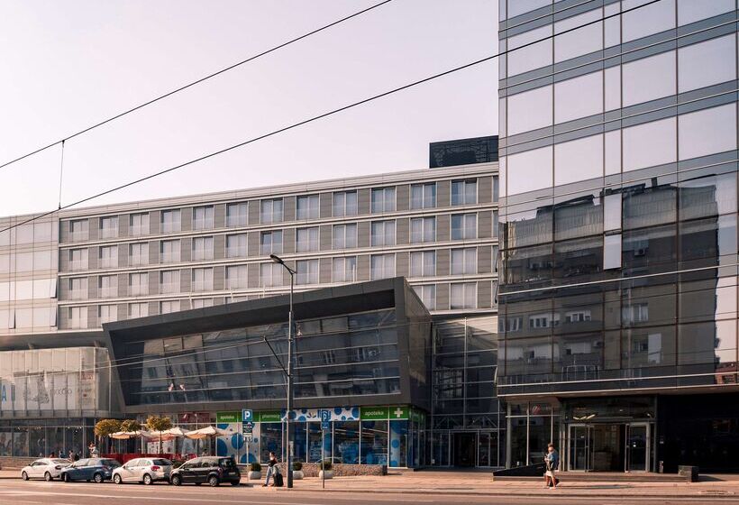 هتل Golden Tulip Zira Belgrade