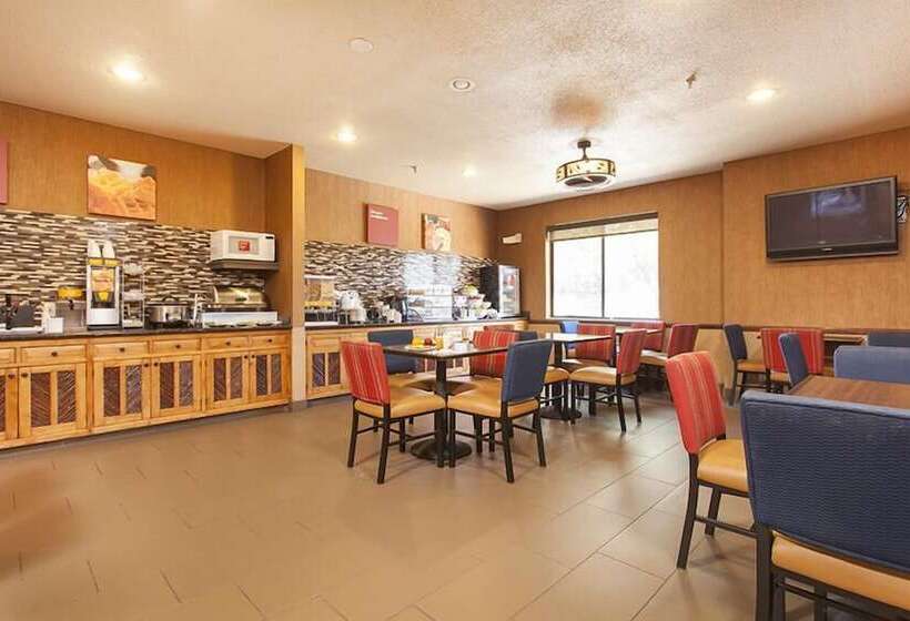 هتل Holiday Inn Express & Suites