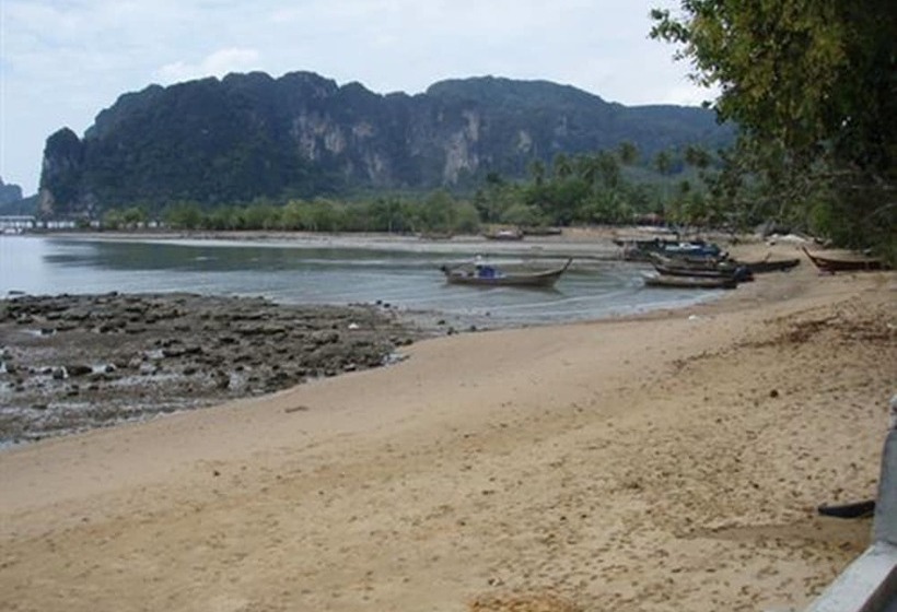 هتل Krabi Tropical Beach