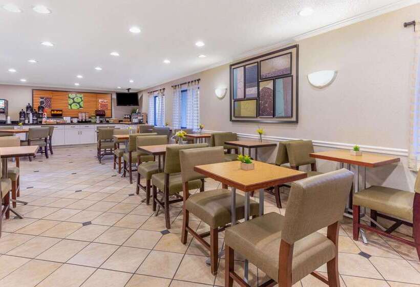 Отель La Quinta By Wyndham Chicago Gurnee