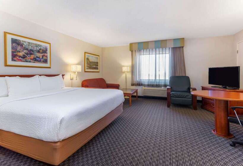 Отель La Quinta By Wyndham Chicago Gurnee
