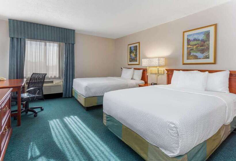 Отель La Quinta By Wyndham Chicago Gurnee
