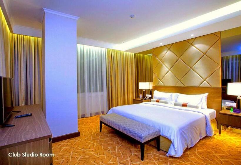 هتل Menara Peninsula