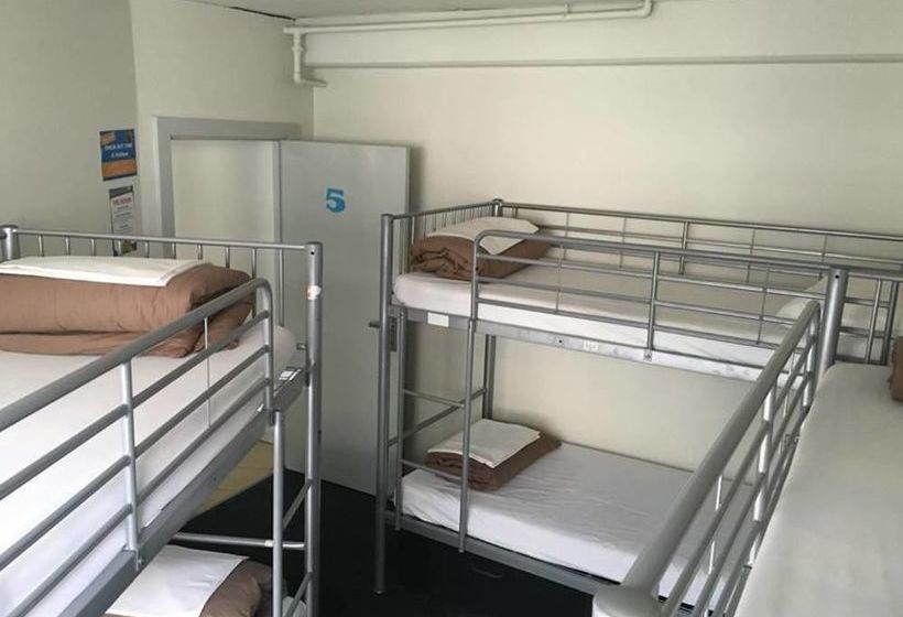 Отель Fat Camel Backpackers Auckland