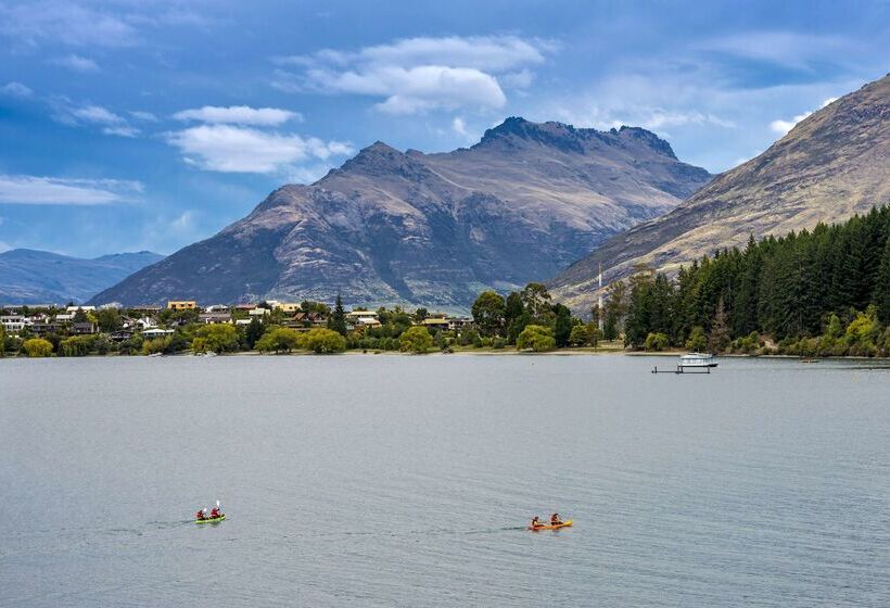 Hotel Oaks Queenstown Club Suites