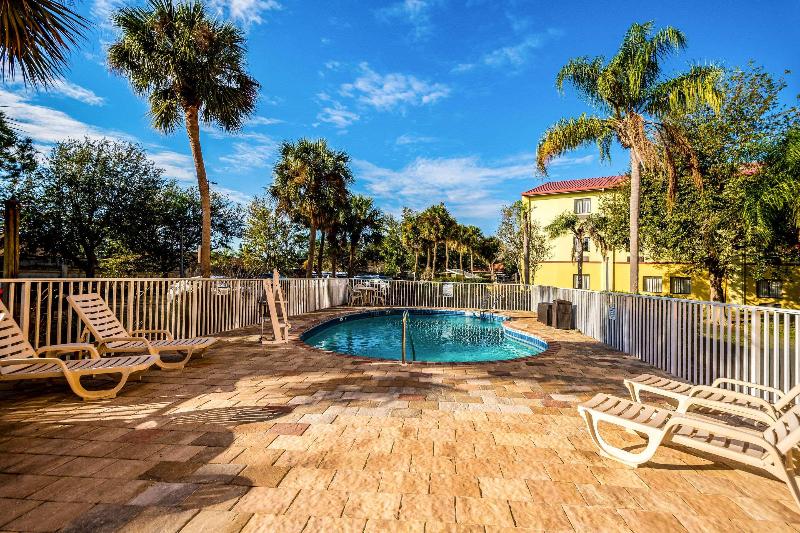 בית מלון כפרי Quality Inn Sarasota I75