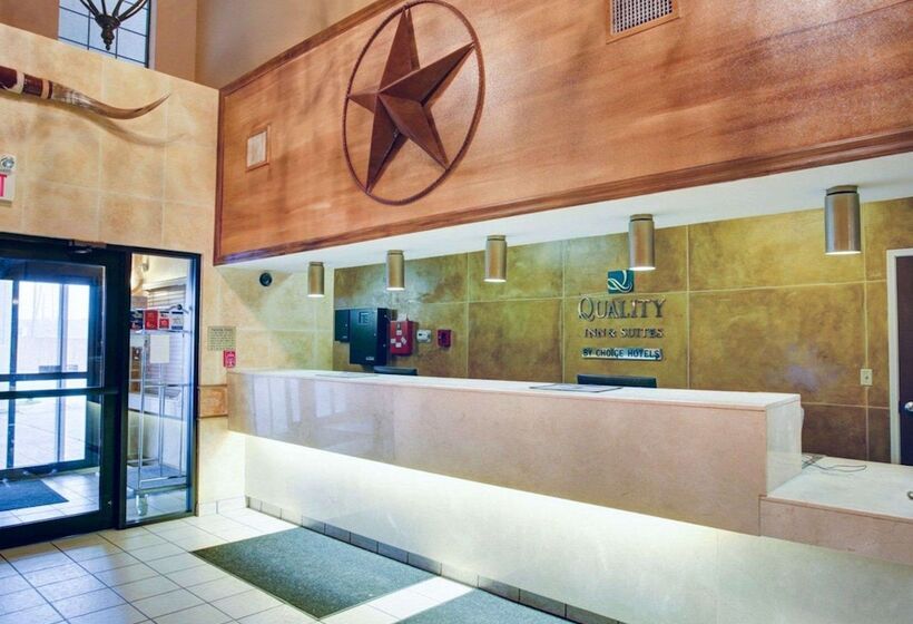 هتل Quality Inn & Suites Airport