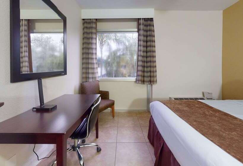 هتل Rodeway Inn & Suites Fort Lauderdale Airport & Cruise Port