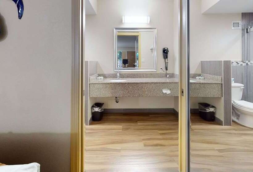 هتل Rodeway Inn & Suites Fort Lauderdale Airport & Cruise Port