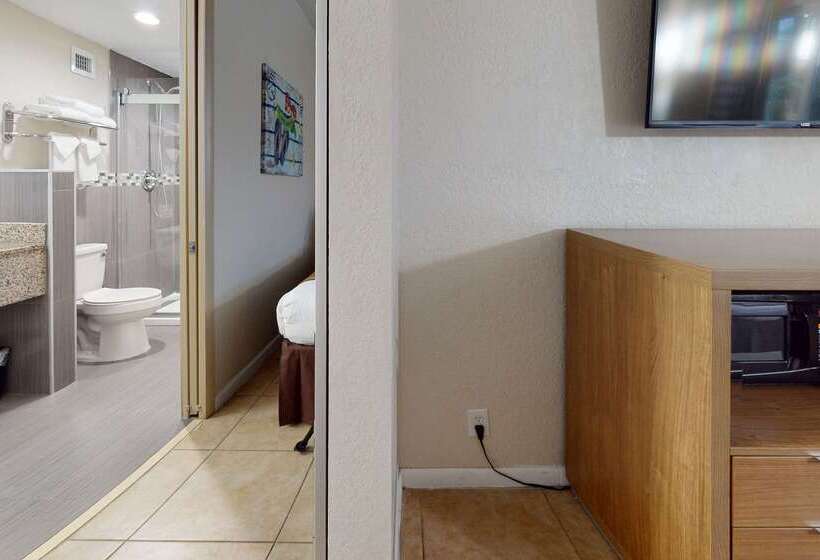 هتل Rodeway Inn & Suites Fort Lauderdale Airport & Cruise Port
