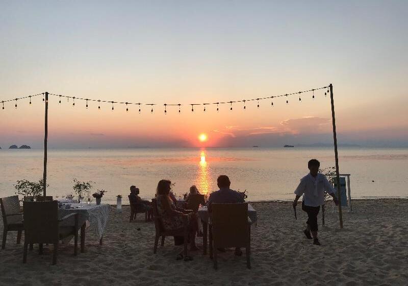 酒店 The Sunset Beach Resort & Spa Taling Ngam