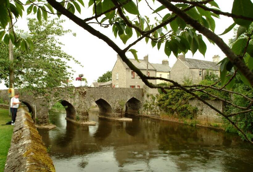 هتل Trim Castle