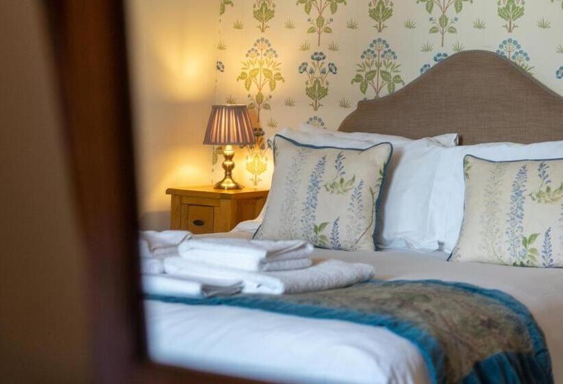 Western Isles Hotel