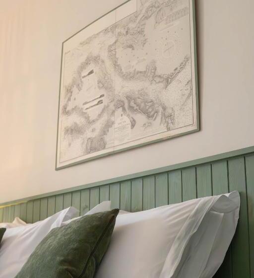 Western Isles Hotel