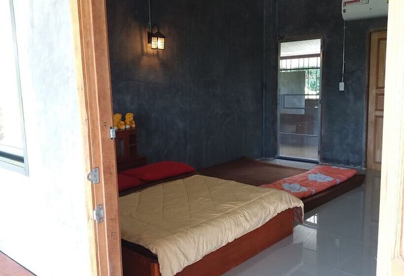 Отель Baan Saun Homestay By Lamyai Khunmae