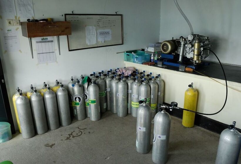 בית מלון כפרי Bastianos Lembeh Dive Resort