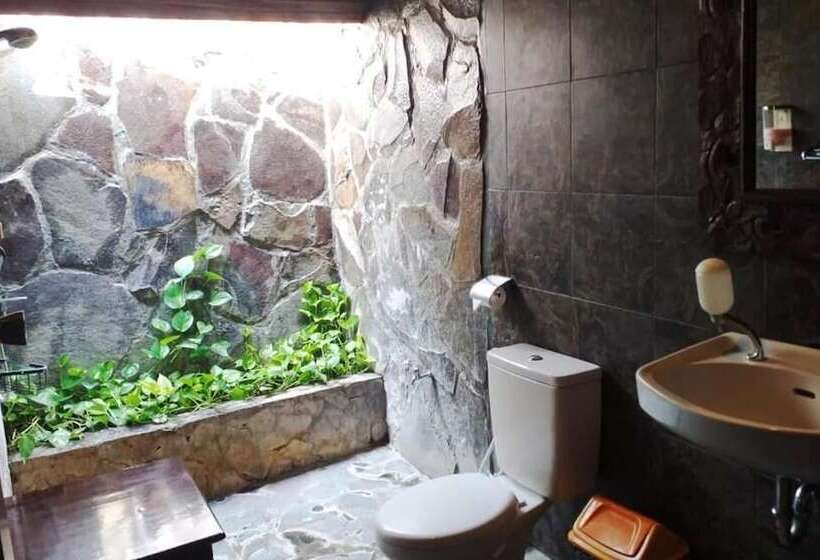 בית מלון כפרי Bastianos Lembeh Dive Resort