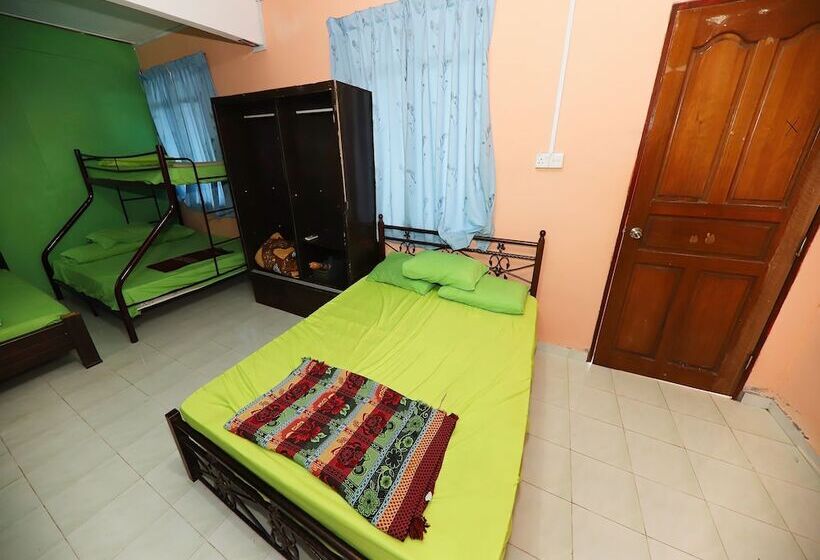 호텔 Bayu Beach Chalet Pcb