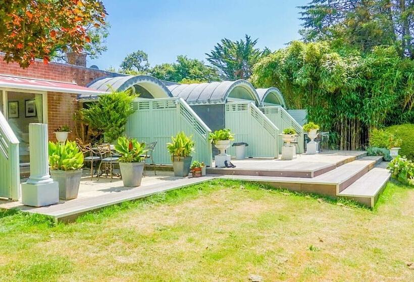 בית מלון כפרי Cedar House Boutique B&b