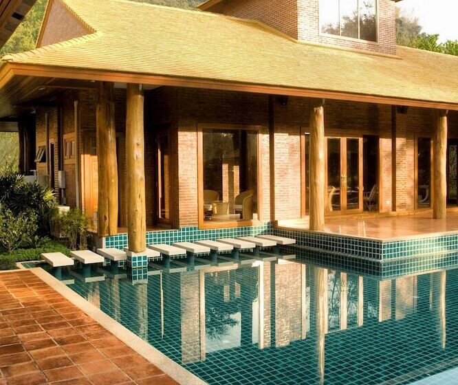 هتل Chayana Resort