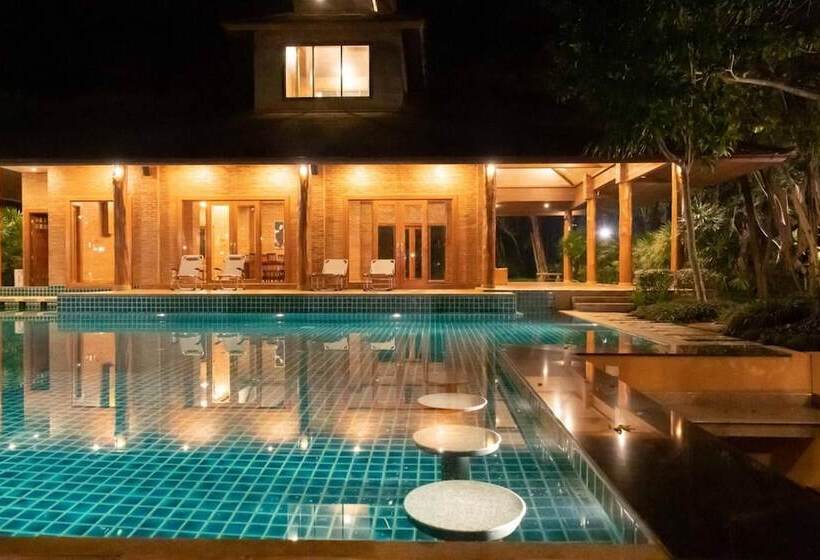 هتل Chayana Resort