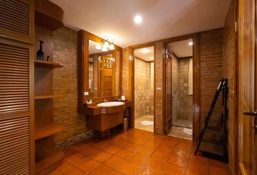هتل Chayana Resort
