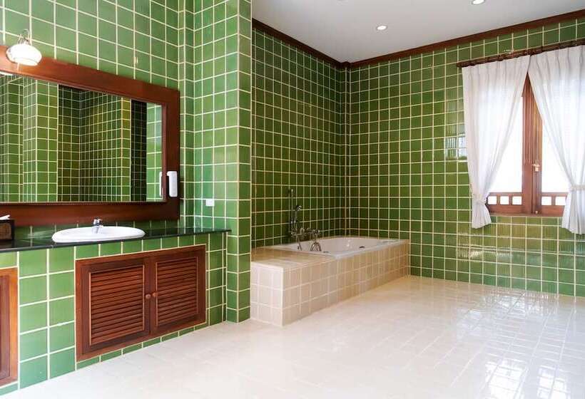 هتل Chayana Resort