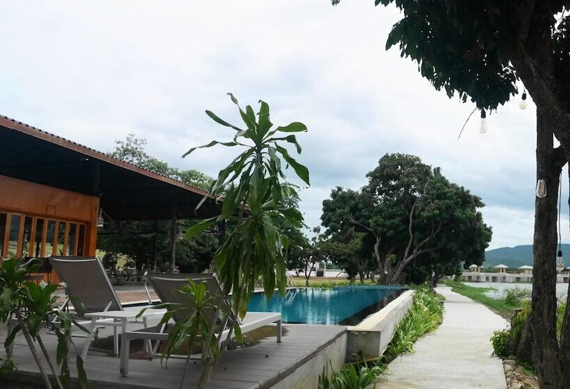 هتل Doi Inthanon Riverside Resort