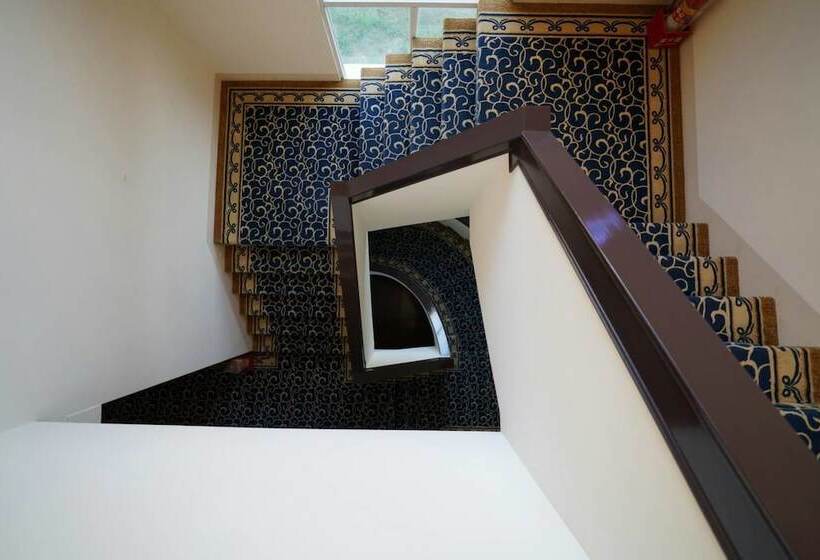 هتل Empire Pacific Castle 龍潭科學園區 六福村 小人國 幼獅工業園區