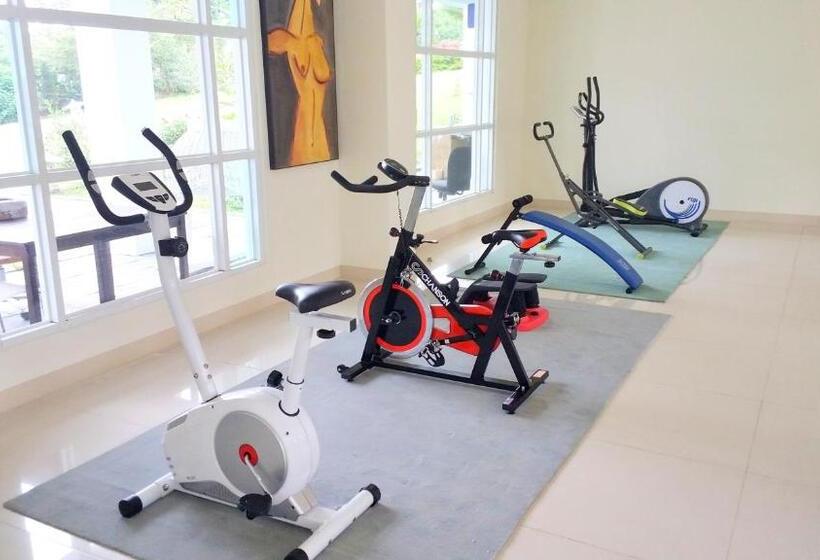 هتل Empire Pacific Castle 龍潭科學園區 六福村 小人國 幼獅工業園區