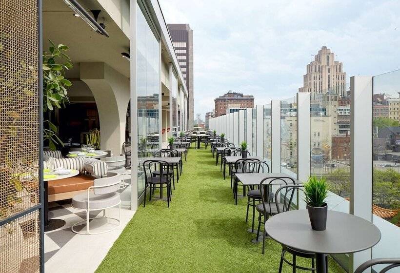 בית מלון כפרי Hampton Inn By Hilton Montreal Downtown