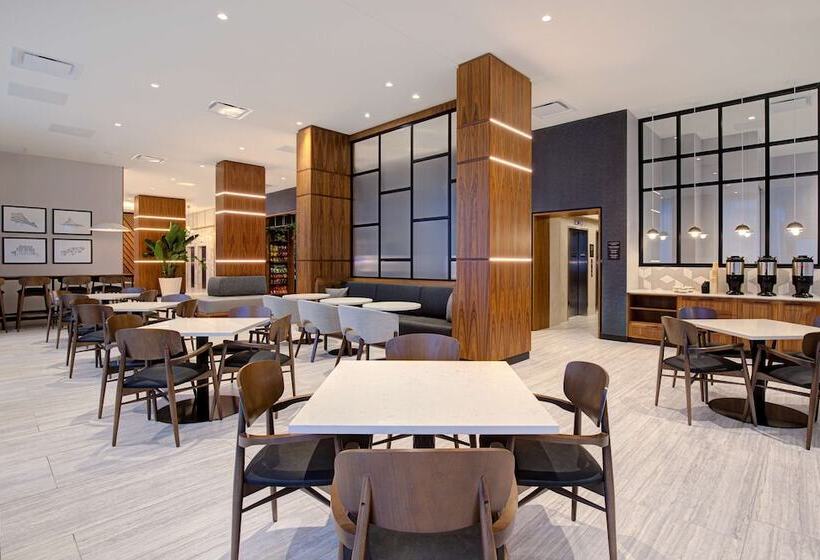 בית מלון כפרי Hampton Inn By Hilton Montreal Downtown