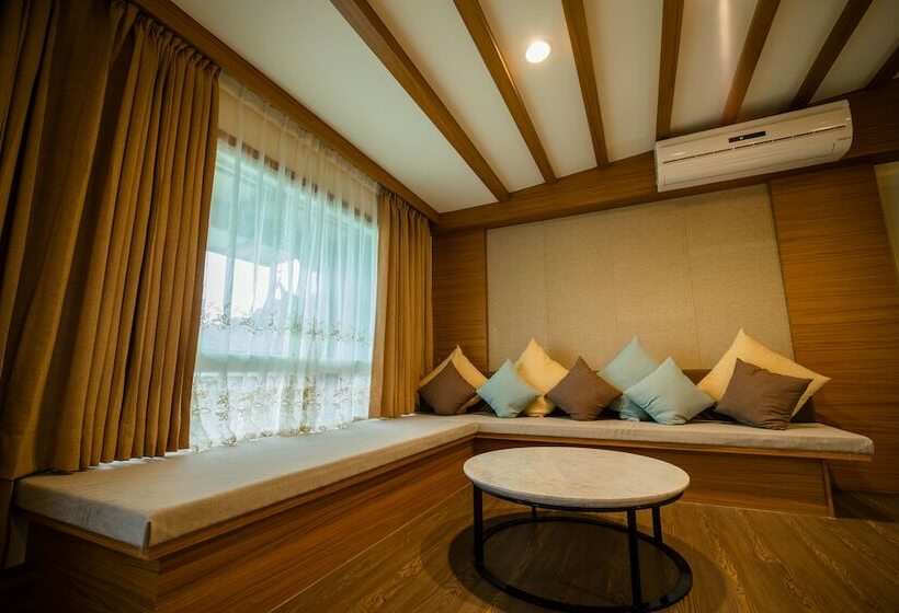 هتل Moon Water Resort