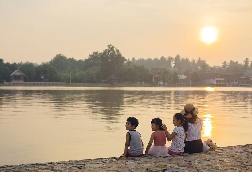 هتل Na Tree Tara Riverside Resort Amphawa Damnoensaduak