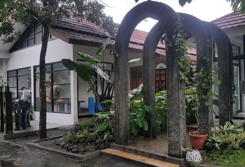 هتل Ndalem Bebekan Guesthouse