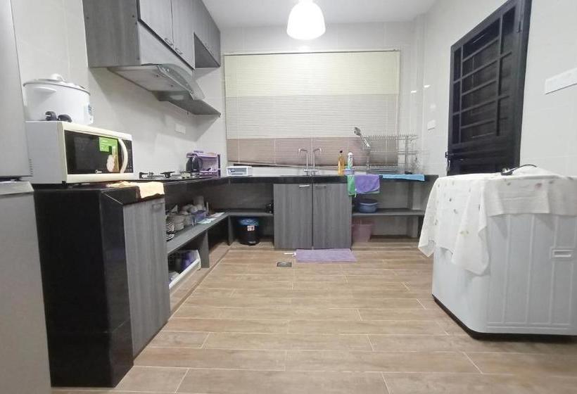 فندق Oyo 90203 Emma Sukma Homestay