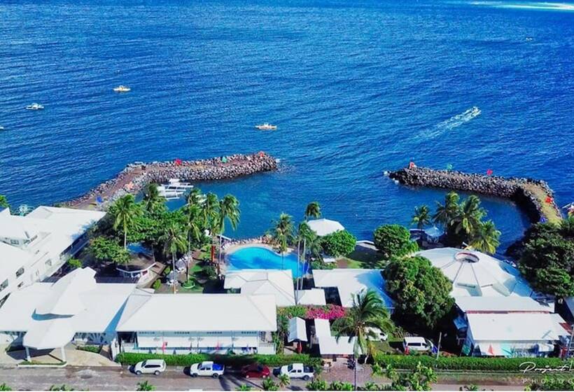 هتل Paras Beach Resort