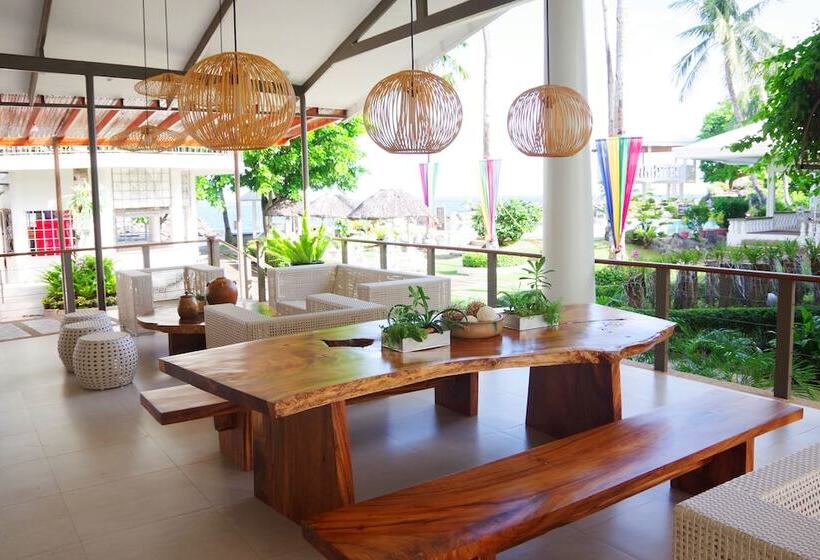 هتل Paras Beach Resort