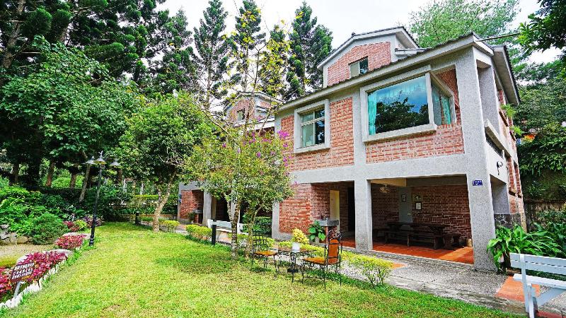 هتل Red Brick Villas