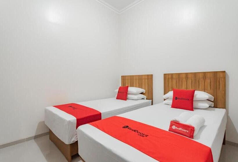 هتل Reddoorz Syariah Plus @ Perintis Guesthouse Tasikmalaya