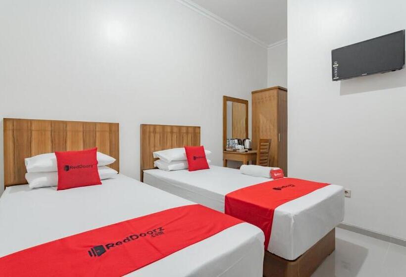 هتل Reddoorz Syariah Plus @ Perintis Guesthouse Tasikmalaya
