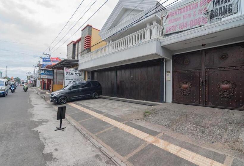 هتل Reddoorz Syariah Plus @ Perintis Guesthouse Tasikmalaya