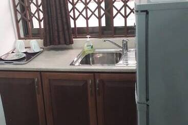 هتل Restall Guest Lodge