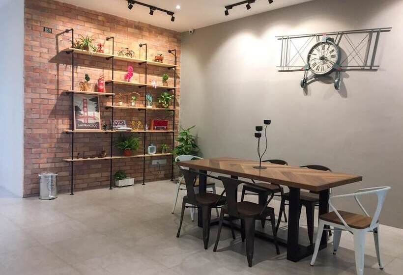 هتل Square Inn