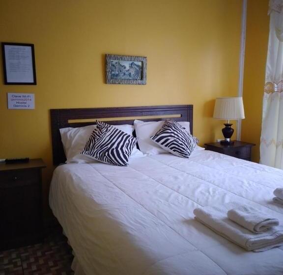 تختخواب و صبحانه Hostal Geminis ,phillipi 653 Centro